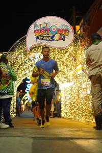 BIB: 50562
                            <button type="button" onclick="openModal(21832250)" class="btn btn-primary btn-sm float-right btn-popup" data-toggle="modal" data-target=".modal-high-quality">
                        <i class="fas fa-shopping-cart"></i> Add to Cart
                    </button>
                                            <button type="button" onclick="isThisMe(21832250, true)" class="btn btn-success btn-sm float-right btn-popup btn-isme hidden" data-toggle="tooltip" data-placement="bottom" title="นี่คือรูปของคุณใช่ไหม คลิกที่นี่เพื่อเอาเข้าอัลบั้ม">
                        <i class="fas fa-plus"></i> Add to album
                    </button>
                    <button type="button" onclick="isThisMe(21832250, false)" class="btn btn-warning btn-sm float-right btn-popup btn-isnotme hidden">
                        <i class="fas fa-ban"></i> Remove from album
                    </button>